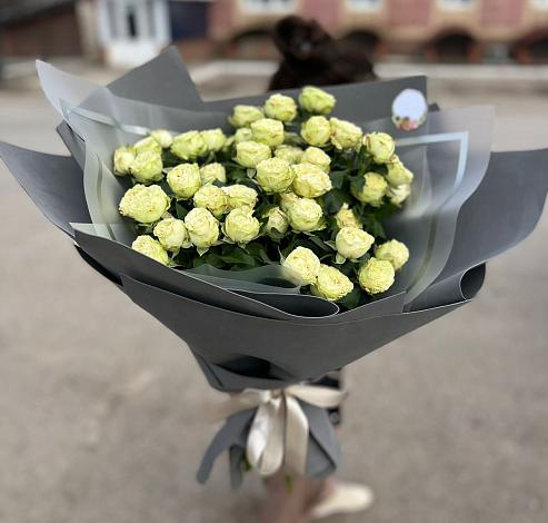 Букет Белые кустовые розы Солинеро в Агроном