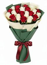 Букет Микс из красных и белых роз в Агроном