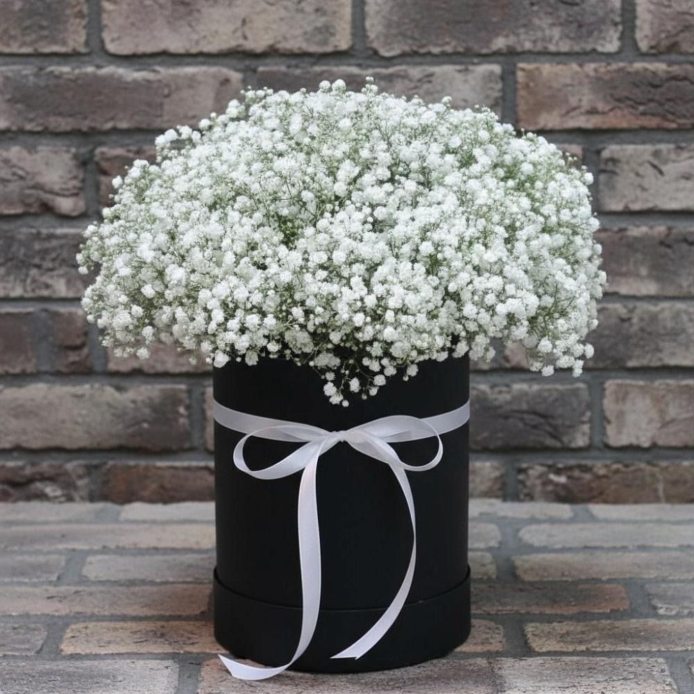 Цветочная композиция из Гипсофила в шляпной коробке в Агроном