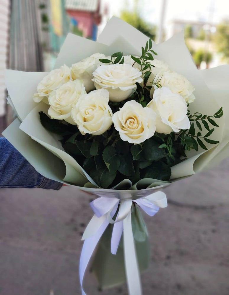 Букет Белые розы Проуд в Агроном