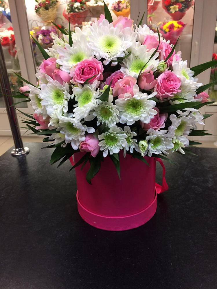 Цветочная композиция из Розы и Хризантемы в шляпной коробке в Агроном