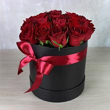 Цветочная композиция из Розы в шляпной коробке в Агроном