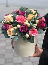 Цветочная композиция из Розы в шляпной коробке в Агроном